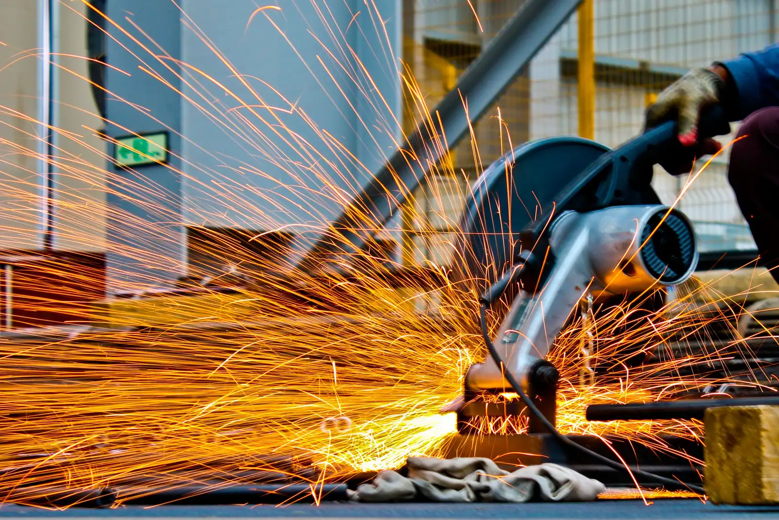 Metal cutting at the JFL plant